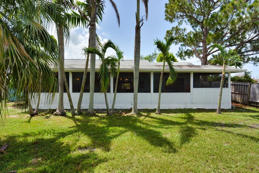 Unique opportunity to own a thoroughly maintained Corner lot - photo 33