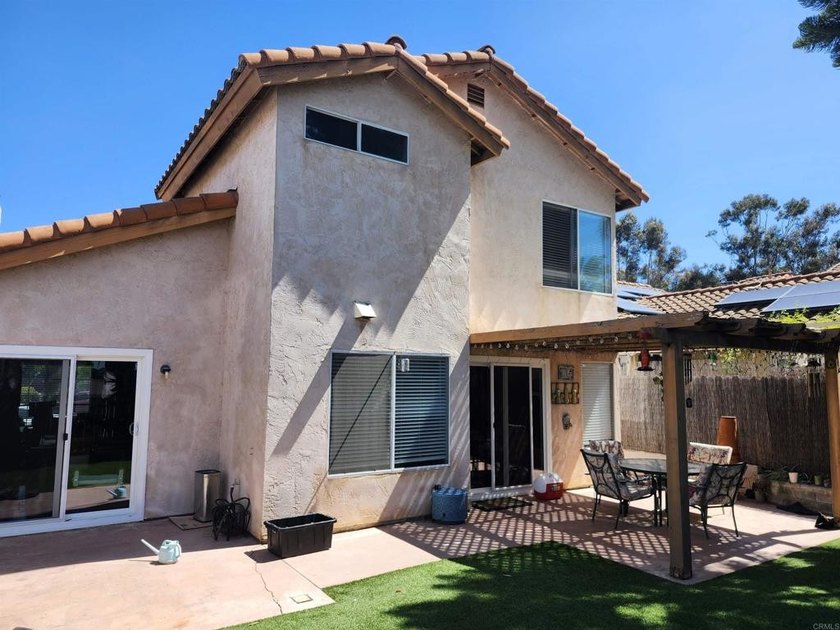 Welcome to this charming 3-bedroom, 2.5-bath home located in the - photo 6