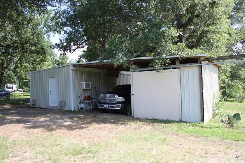 Home is on large lot has plenty of covered parking, pull through - photo 8
