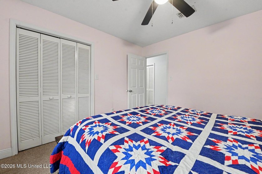 Situated on a quiet cul-de-sac in the heart of Diamondhead, this - photo 15