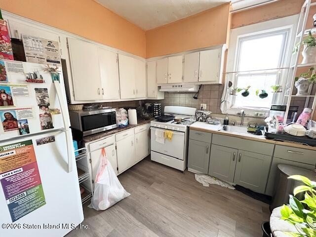 Spacious TwoFamily Home in the Heart of New Dorp Nestled in one - photo 22