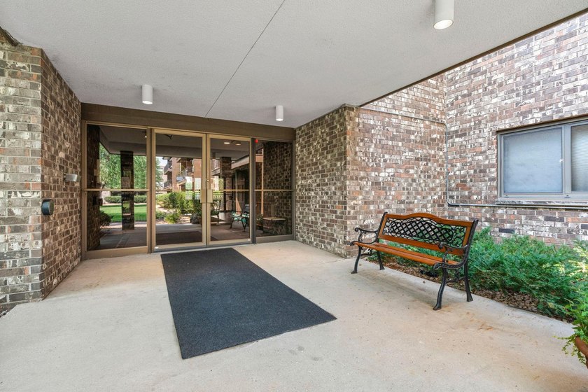Come step inside this beautifully refreshed condo, and feel an - photo 6