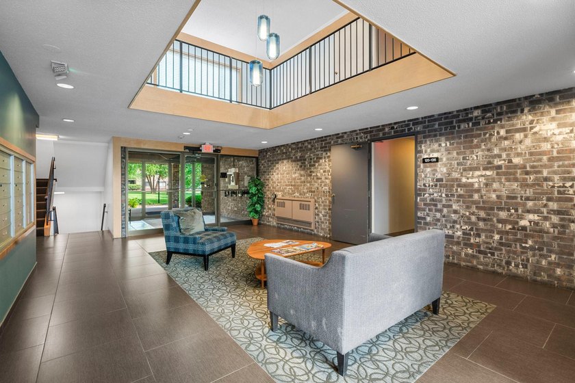 Come step inside this beautifully refreshed condo, and feel an - photo 8