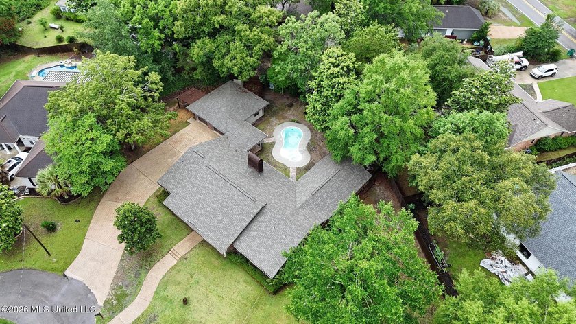 Situated on a quiet cul-de-sac in the heart of Diamondhead, this - photo 32