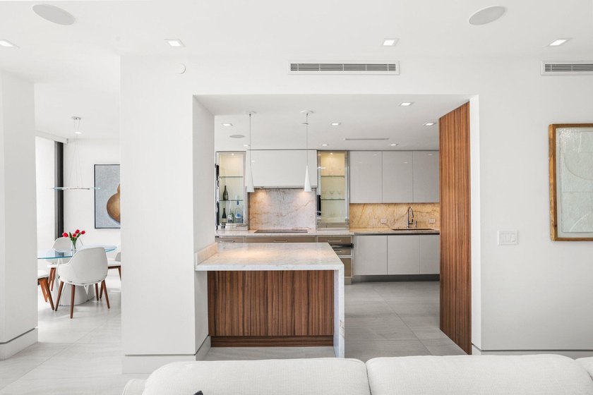 A truly rare offering in Boca Raton, this exquisitely reimagined - photo 12