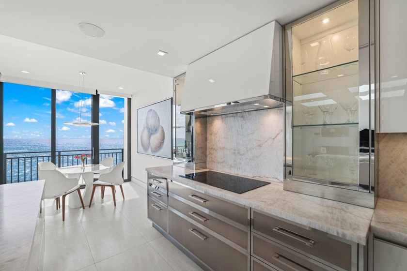 A truly rare offering in Boca Raton, this exquisitely reimagined - photo 18