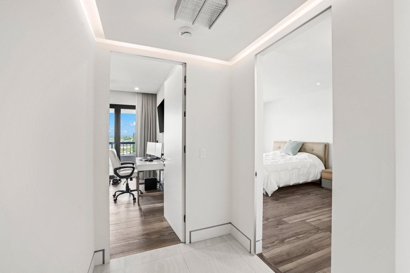 A truly rare offering in Boca Raton, this exquisitely reimagined - photo 26