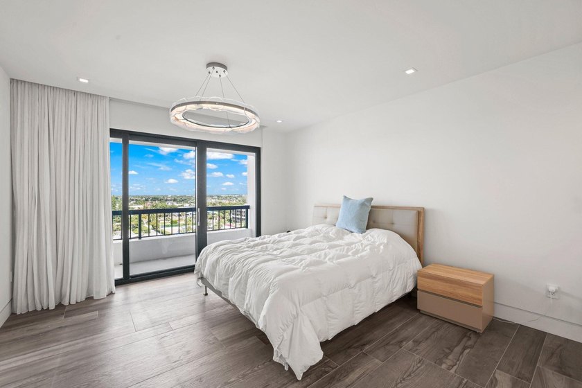 A truly rare offering in Boca Raton, this exquisitely reimagined - photo 29