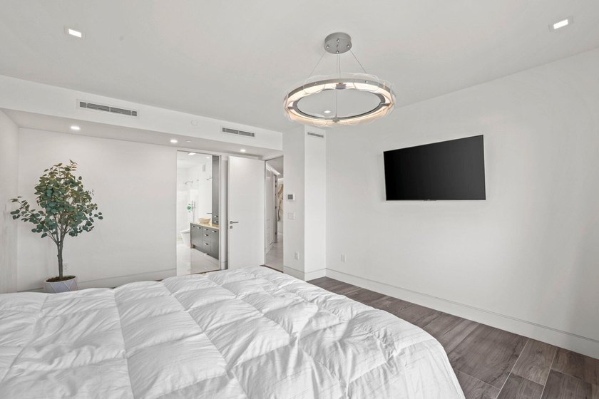 A truly rare offering in Boca Raton, this exquisitely reimagined - photo 30