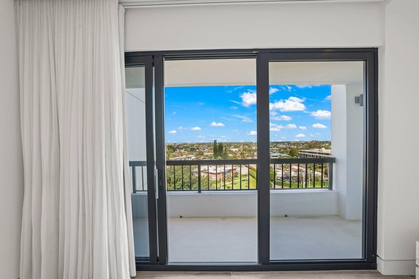 A truly rare offering in Boca Raton, this exquisitely reimagined - photo 31