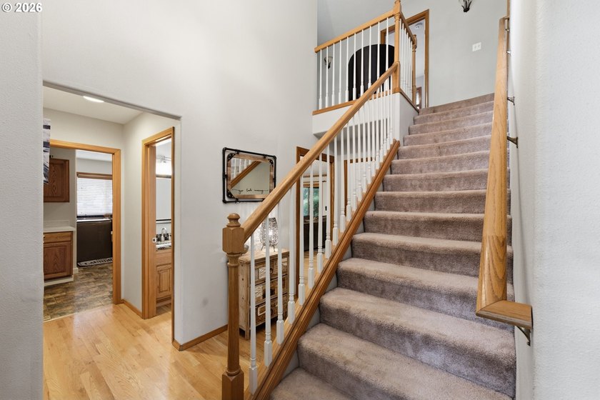 Welcome to this beautifully maintained, two-story traditional - photo 5