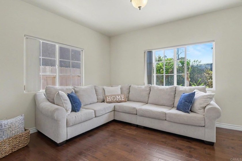 This inviting 3-bedroom, 2.5-bath home is located in the heart - photo 4