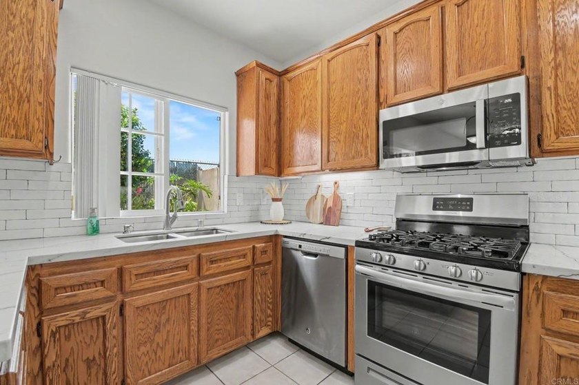 This inviting 3-bedroom, 2.5-bath home is located in the heart - photo 9