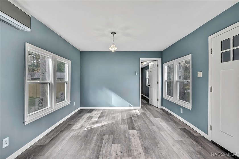 This beautifully renovated mobile home in Homosassa offers a - photo 12