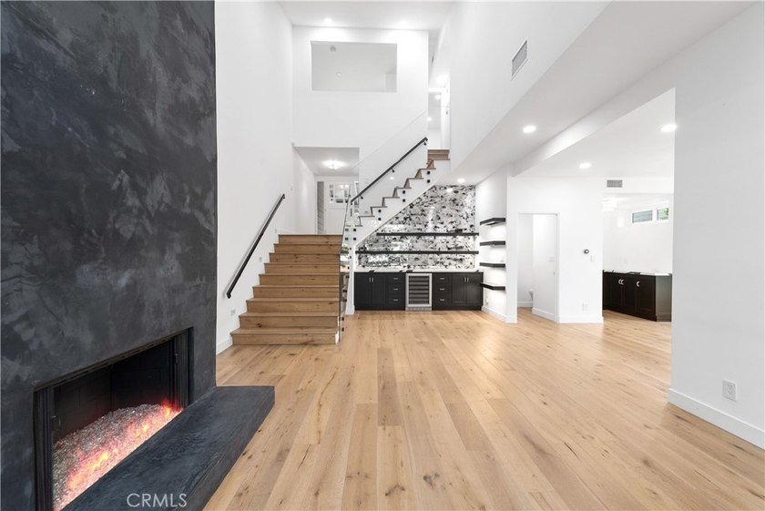 Welcome to this luxurious *Club View* townhouse nestled in an - photo 21