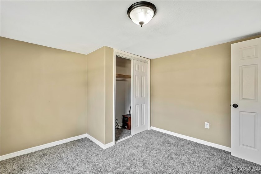 This beautifully renovated mobile home in Homosassa offers a - photo 23