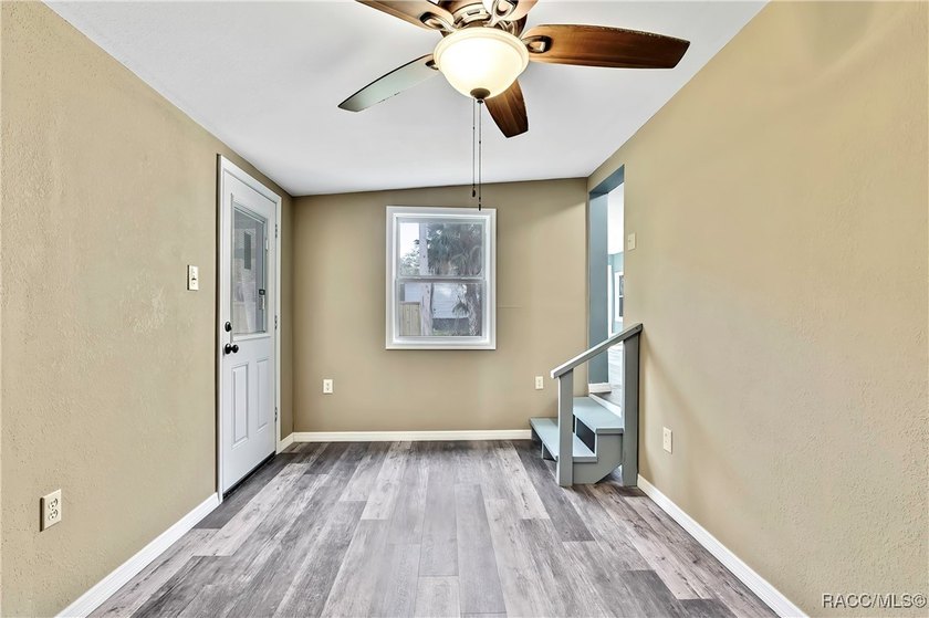 This beautifully renovated mobile home in Homosassa offers a - photo 29