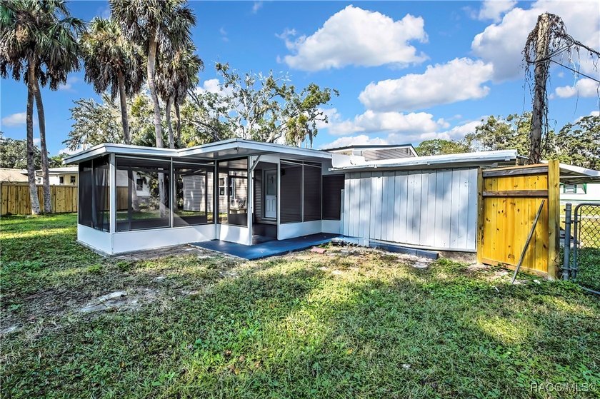 This beautifully renovated mobile home in Homosassa offers a - photo 35