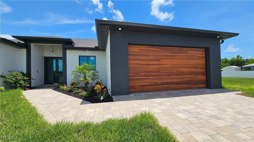 $$$ MOTIVATED SELLER !!! SEMI-CUSTOM BUILD WITH PLENTY OF - photo 3
