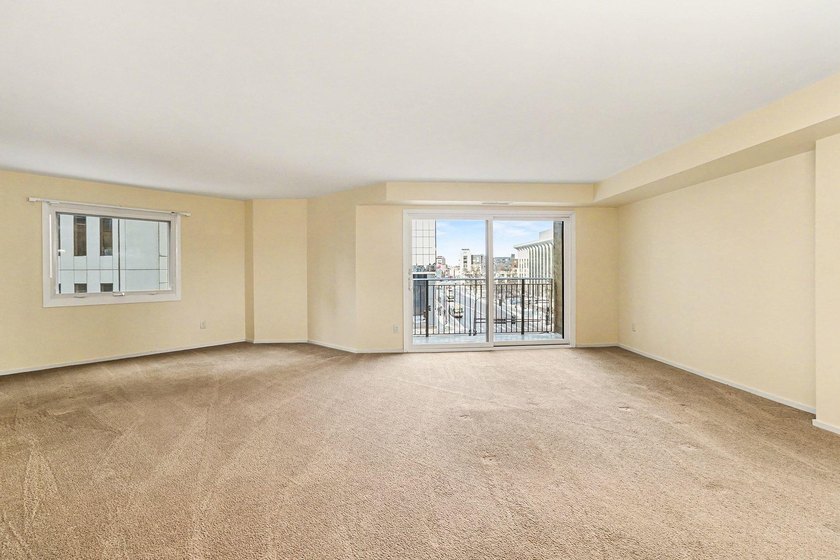 Rarely available THREE BEDROOM corner condo on the SKYWAY with a - photo 21