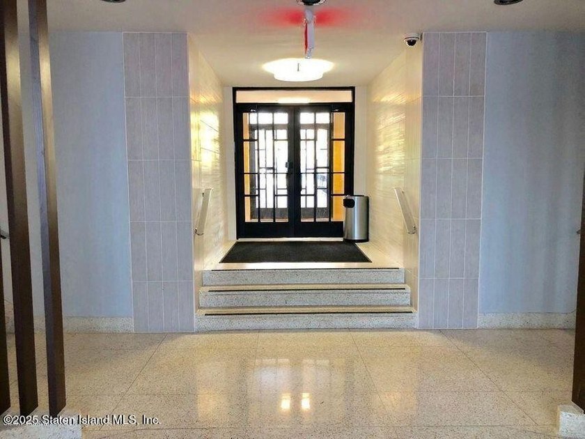 For the first time ever, this one-of-a-kind two-unit apartment - photo 2