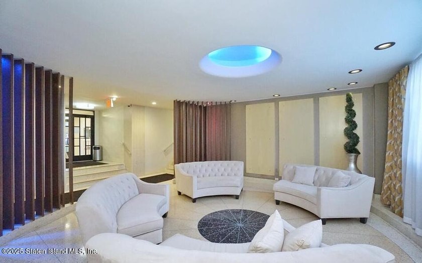 For the first time ever, this one-of-a-kind two-unit apartment - photo 3