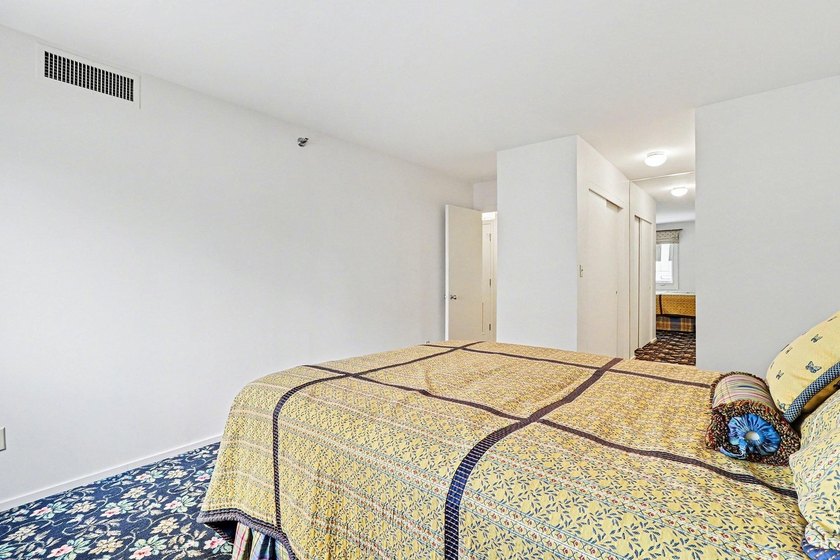 Rarely available THREE BEDROOM corner condo on the SKYWAY with a - photo 25