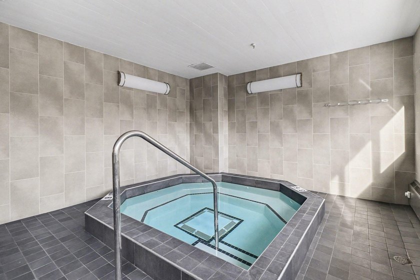 Rarely available THREE BEDROOM corner condo on the SKYWAY with a - photo 33