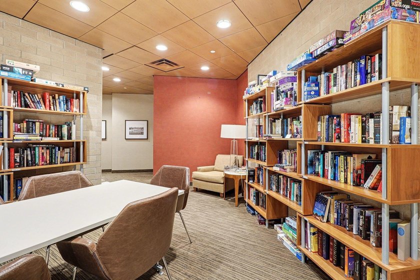 Rarely available THREE BEDROOM corner condo on the SKYWAY with a - photo 35
