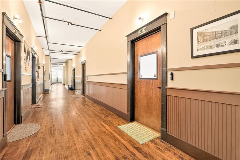 School House Rock! | Historic Top-Floor Loft in the Heart of - photo 3
