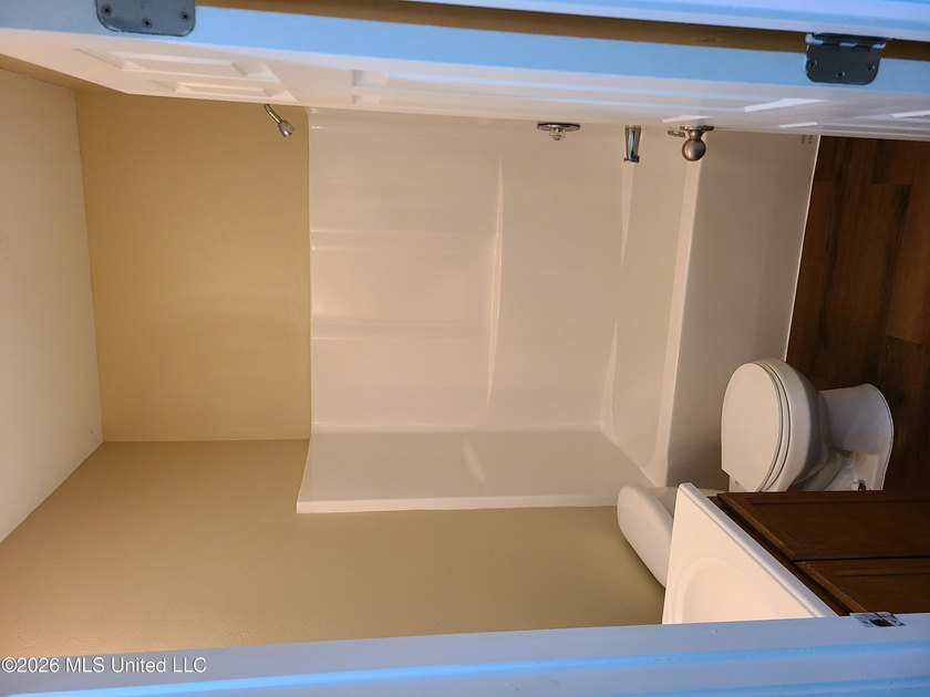Excellent investment opportunity with this fully occupied - photo 20
