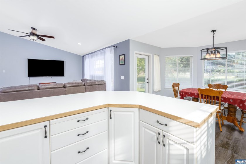 Move in ready home surrounded by a green-belt on two sides in - photo 21
