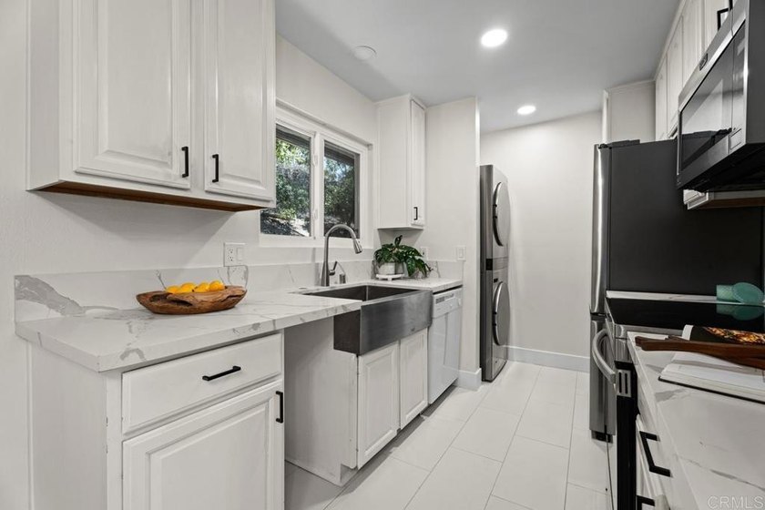 Experience active San Diego living in this beautifully renovated - photo 5
