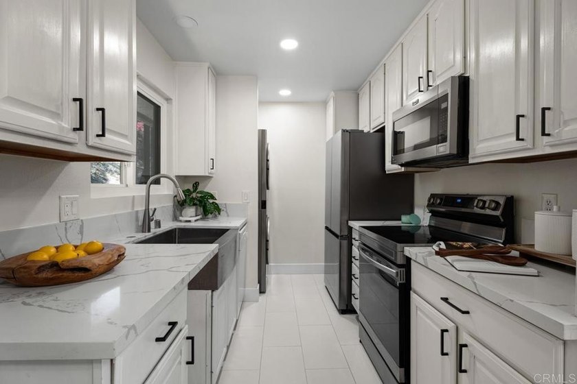 Experience active San Diego living in this beautifully renovated - photo 7