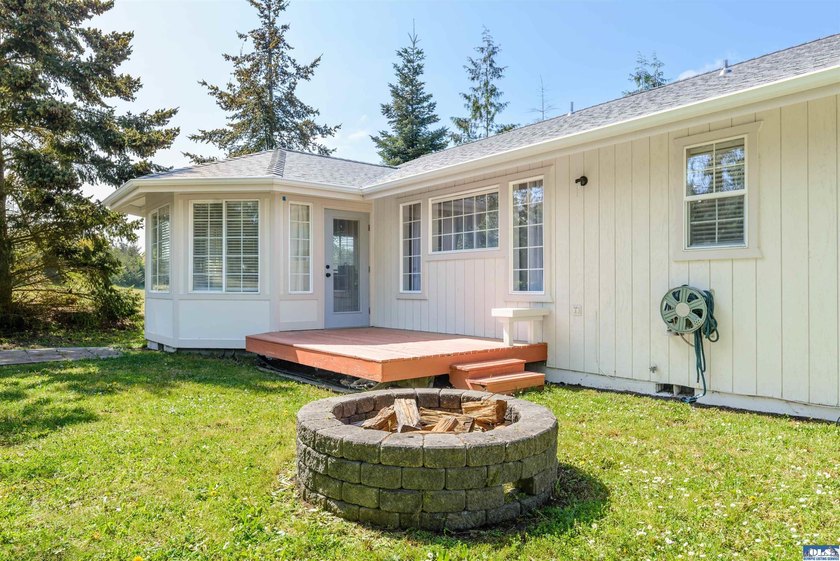 Move in ready home surrounded by a green-belt on two sides in - photo 49