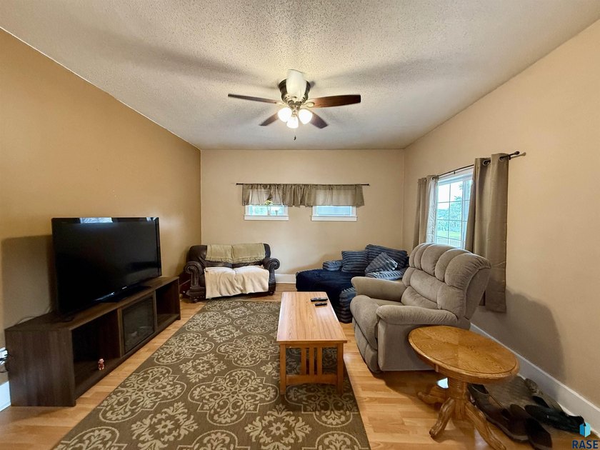 Charming residential property within a commercial lot, ideal for - photo 6
