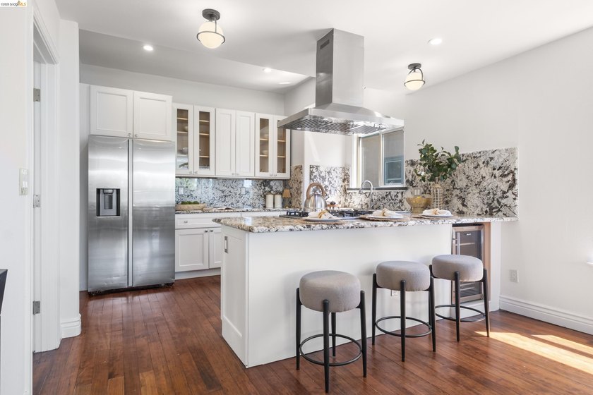 Beautifully updated while honoring its Edwardian roots, 3306 - photo 12