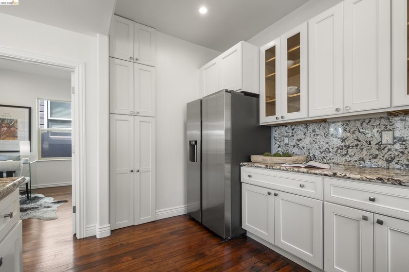 Beautifully updated while honoring its Edwardian roots, 3306 - photo 16