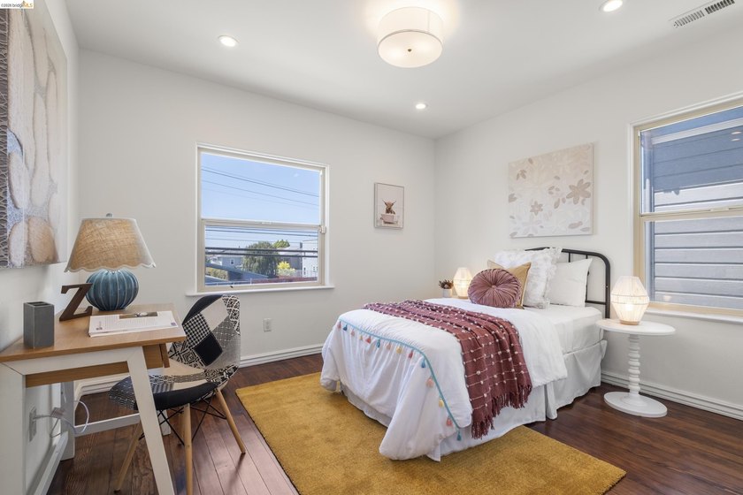 Beautifully updated while honoring its Edwardian roots, 3306 - photo 20