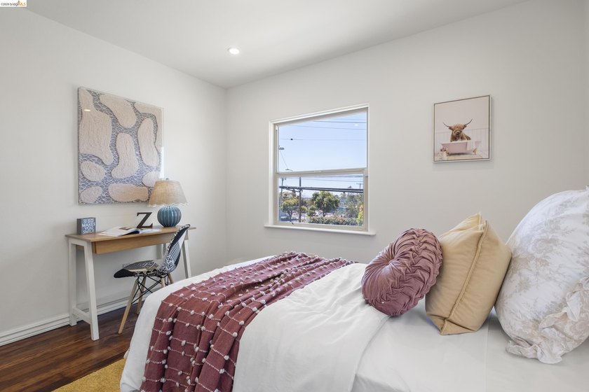 Beautifully updated while honoring its Edwardian roots, 3306 - photo 21