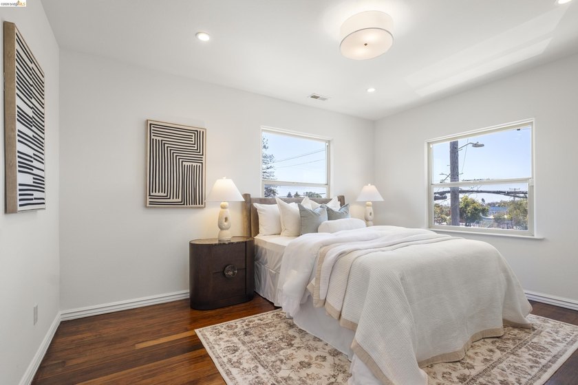 Beautifully updated while honoring its Edwardian roots, 3306 - photo 23