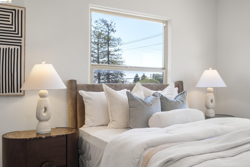 Beautifully updated while honoring its Edwardian roots, 3306 - photo 26