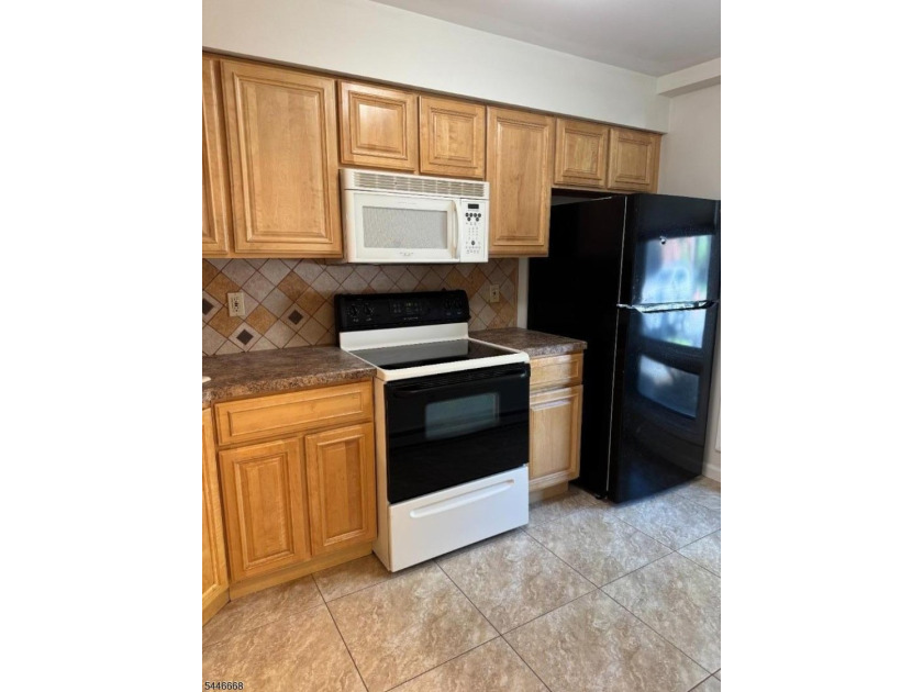 Welcome to desirable Overlook Village! This multilevel - photo 30
