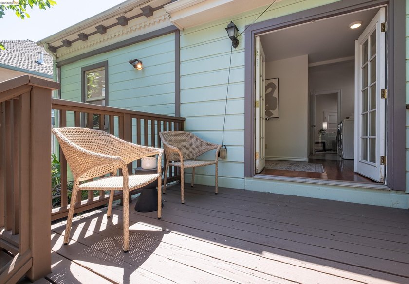 Beautifully updated while honoring its Edwardian roots, 3306 - photo 40