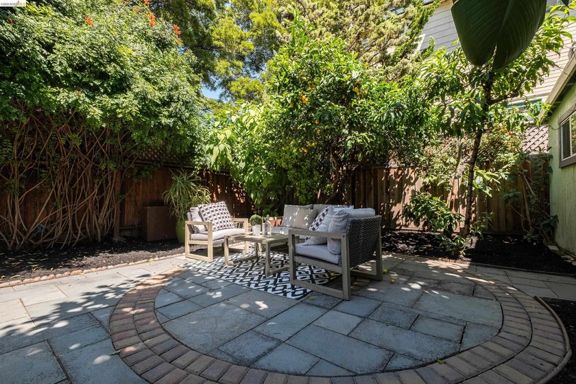 Beautifully updated while honoring its Edwardian roots, 3306 - photo 42