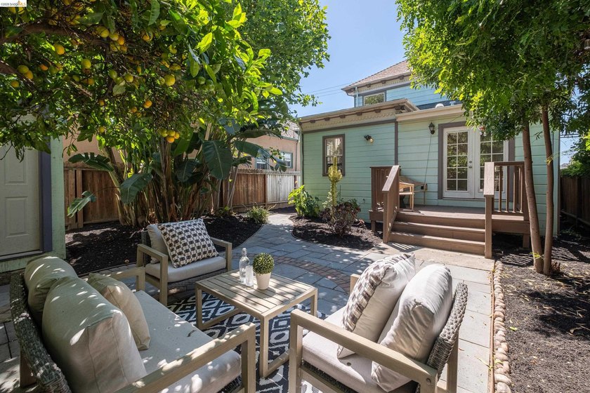Beautifully updated while honoring its Edwardian roots, 3306 - photo 46