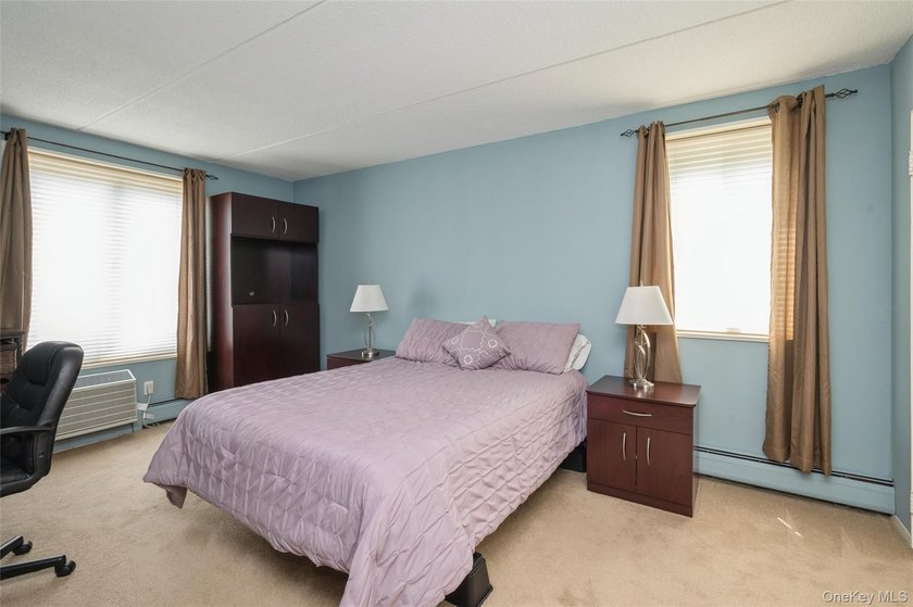 Beautifully maintained and move in ready. 2 bedroom, 2 full bath - photo 10