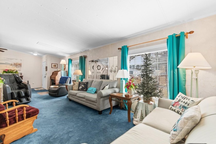 Welcome to life in the 55+ Waterway View Community in North - photo 5