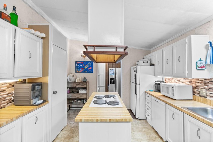 Welcome to life in the 55+ Waterway View Community in North - photo 6