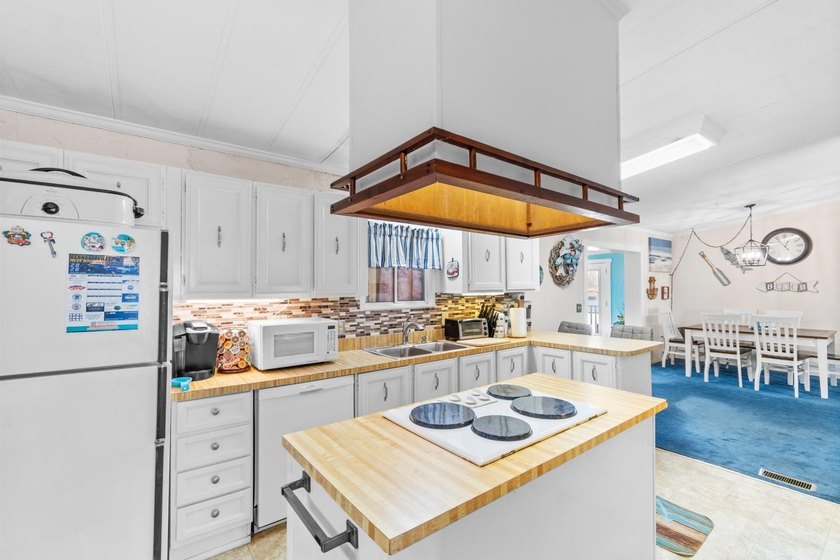 Welcome to life in the 55+ Waterway View Community in North - photo 9